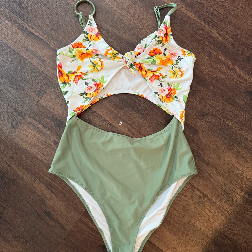 Cupshe Floral Twist Cut-Out One Piece Swimsuit